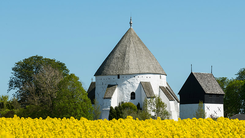 Rundkyrkor, fiskelgen och Bornholms storslagna natur