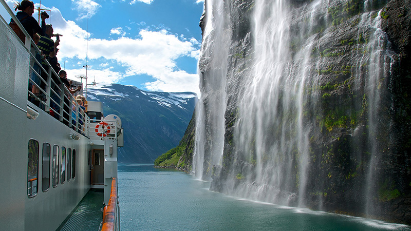 Via fjäll och dalar till sagolika Geiranger